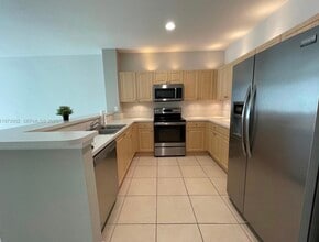 6361 Landings Ter in Tamarac, FL - Foto de edificio - Building Photo