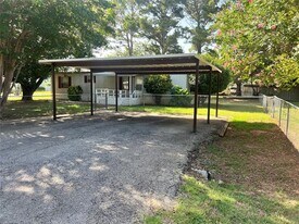 4528 Wildwood Cir in Granbury, TX - Building Photo