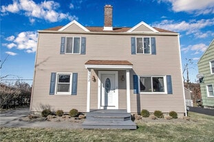 132 Ellen Dr, Unit Right Side