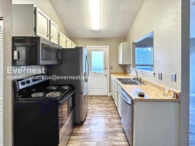 6655 Lonsdale Dr in Colorado Springs, CO - Building Photo - Building Photo