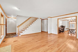 142 Meadow St in Shelton, CT - Building Photo - Building Photo