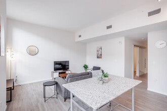 1 W 4th St in Cincinnati, OH - Foto de edificio - Building Photo