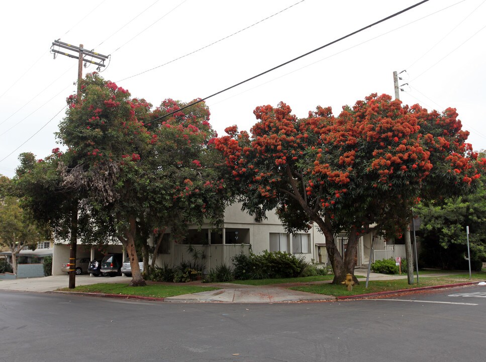 11804 Kiowa Ave in Los Angeles, CA - Building Photo