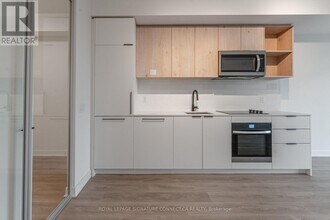 1185 Dupont St in Toronto, ON - Building Photo - Building Photo