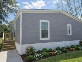 2735 Environs Blvd in Pine Hills, FL - Building Photo
