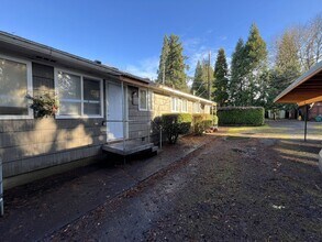 14095 SE Redwood Ave in Milwaukie, OR - Building Photo - Building Photo