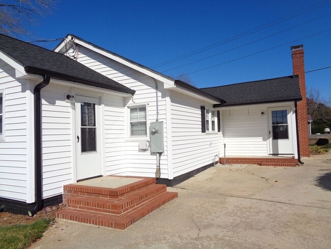4880 Old Hollow Rd in Kernersville, NC - Building Photo - Building Photo