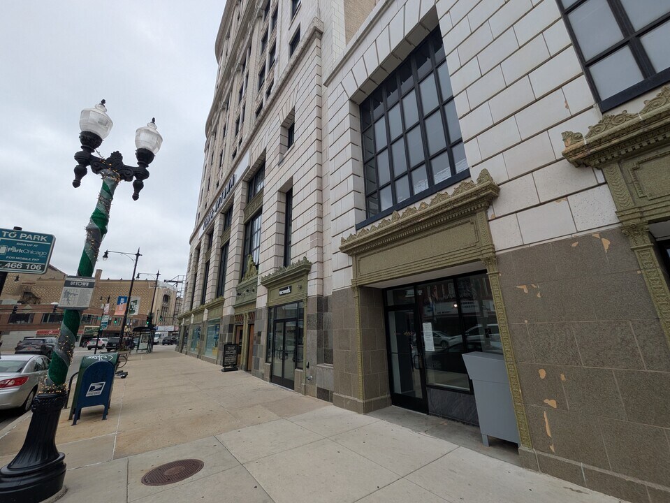 4821 N Winthrop Ave in Chicago, IL - Building Photo