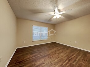 13059 Waterbourne Dr in Gibsonton, FL - Foto de edificio - Building Photo