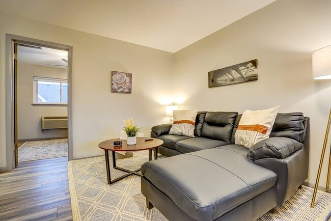 645 S 94th Pl in West Allis, WI - Building Photo - Building Photo