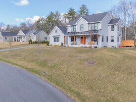 121 N Main St in Salem, NH - Building Photo
