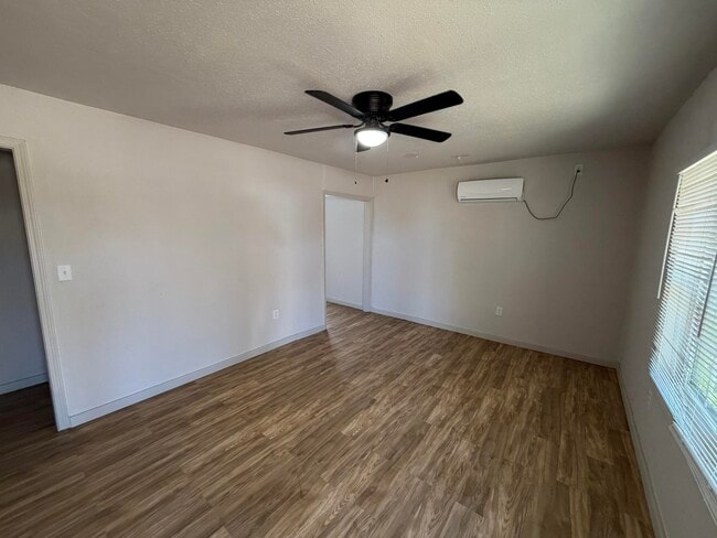 335 Texas Ave in Slaton, TX - Building Photo - Building Photo