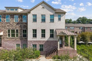 331 Northaven Ave in Suwanee, GA - Building Photo