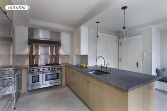 141 E 88th St in New York, NY - Foto de edificio - Building Photo