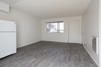 Laurence Court Apartments in Tucson, AZ - Building Photo - Interior Photo