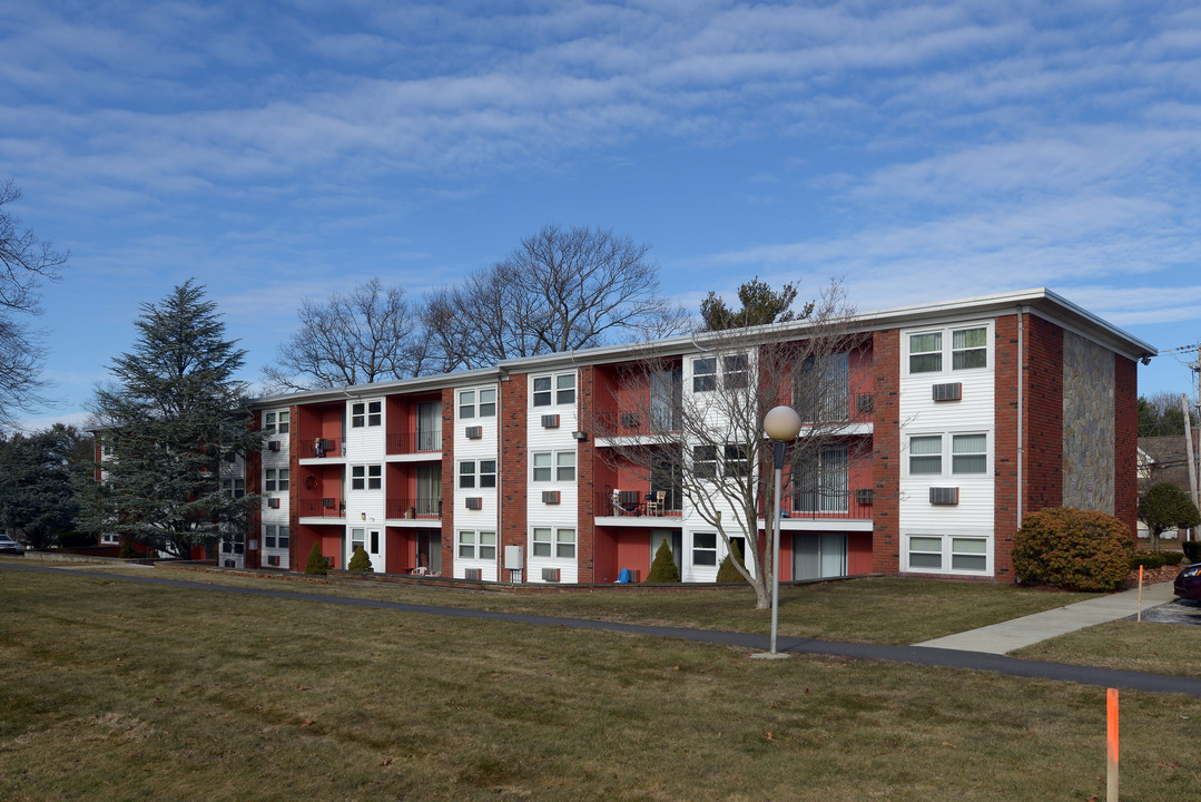 Four Seasons North in Woonsocket, RI - Building Photo