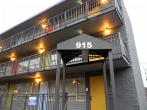 Starlight Apartments in Seattle, WA - Foto de edificio - Building Photo