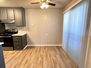 Oasis Apartments in Clovis, CA - Foto de edificio - Building Photo