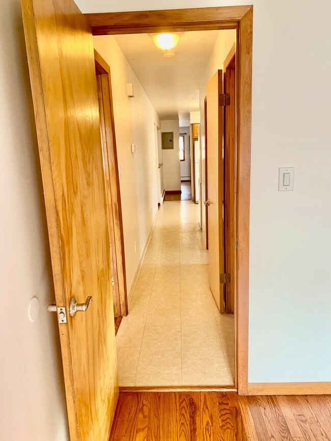 203 5th St, Unit Apartment 3 in Jersey City, NJ - Building Photo - Building Photo