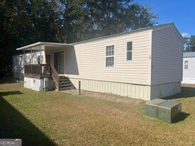 727 W 3rd St in Woodbine, GA - Building Photo