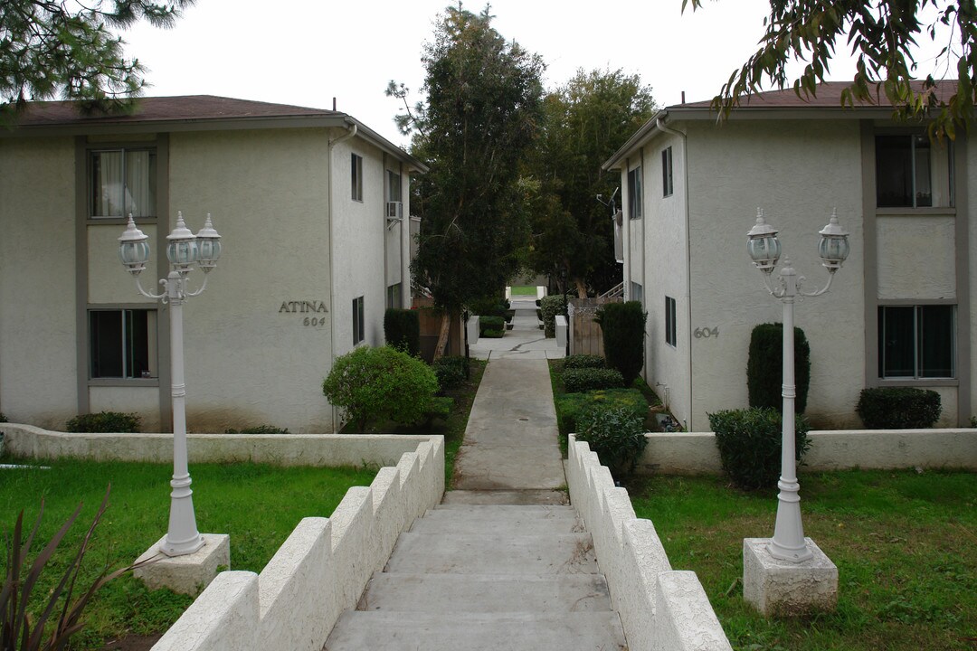 La Veranda in Vista, CA - Building Photo