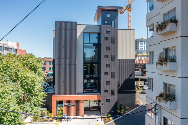 Ferry Street Manor in Eugene, OR - Building Photo - Building Photo