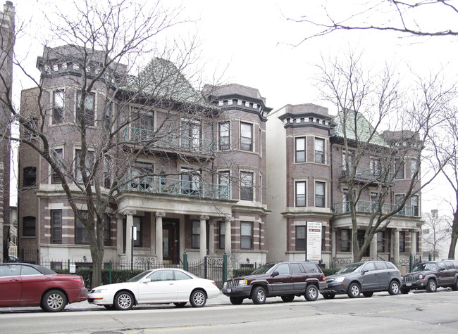 Glen row apartments in Chicago, IL - Building Photo - Building Photo