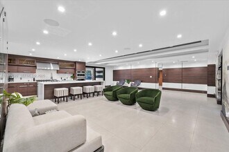 280 NE 156th St in Miami, FL - Foto de edificio - Building Photo