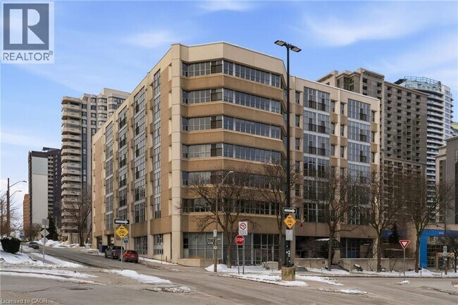 66 Bay St S in Hamilton, ON - Building Photo - Building Photo