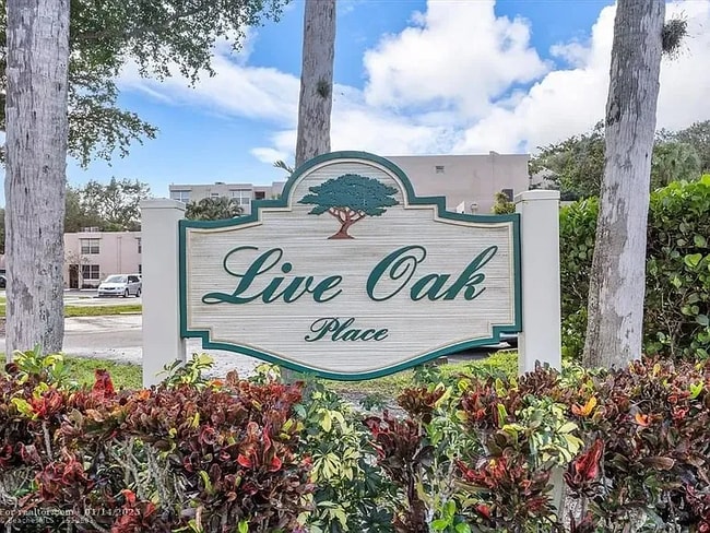 property at 9441 Live Oak Pl