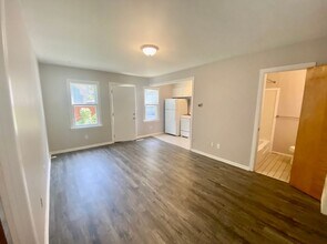 329 Lyon St NE in Grand Rapids, MI - Building Photo - Building Photo