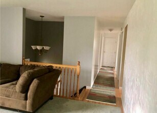 7776 Thompson Rd, Unit Upper unit in Syracuse, NY - Foto de edificio - Building Photo