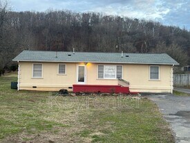 4720 Meredith Rd in Knoxville, TN - Building Photo