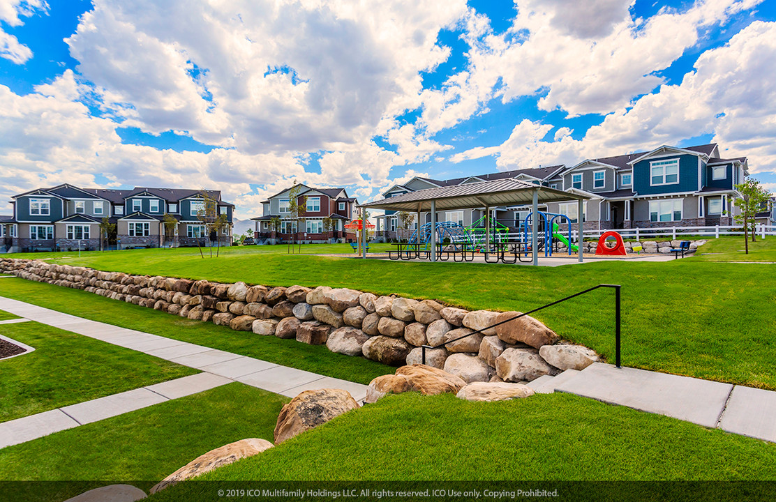 Jordan View Towns in Saratoga Springs, UT - Building Photo