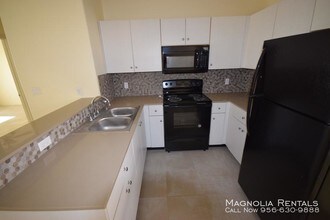 415 Teague Avenue in Edinburg, TX - Foto de edificio - Building Photo