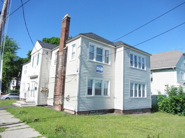 2401 E Genesee St, Unit 2 in Syracuse, NY - Building Photo - Building Photo