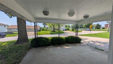 303 Eggering Dr in O'Fallon, MO - Building Photo - Building Photo