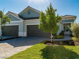 2279 Marquesa Cir in Naples, FL - Building Photo
