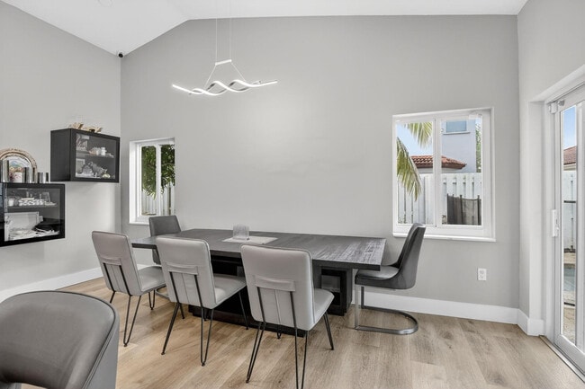 1051 NW 124th Terrace in Sunrise, FL - Building Photo - Building Photo