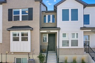 4598 Sims Peak Ln in Riverton, UT - Building Photo