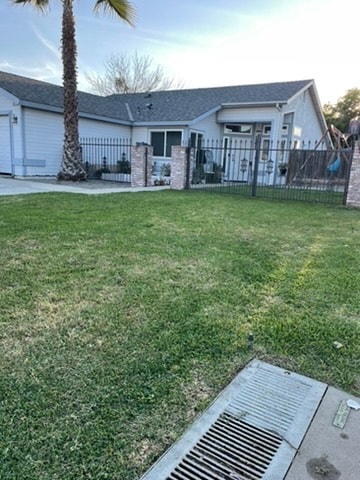 2053 Thompson Ave in Selma, CA - Foto de edificio - Building Photo