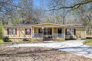 2017 S Deshon Rd in Lithonia, GA - Building Photo