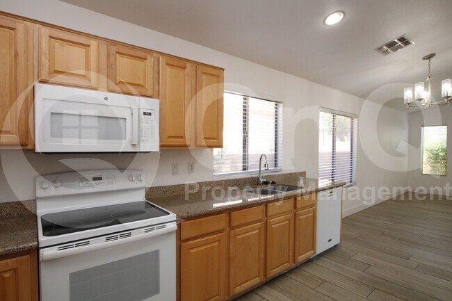property at 1673 E Wildhorse Pl