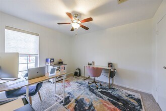 4030 Bentley Dr in Pearland, TX - Building Photo - Building Photo