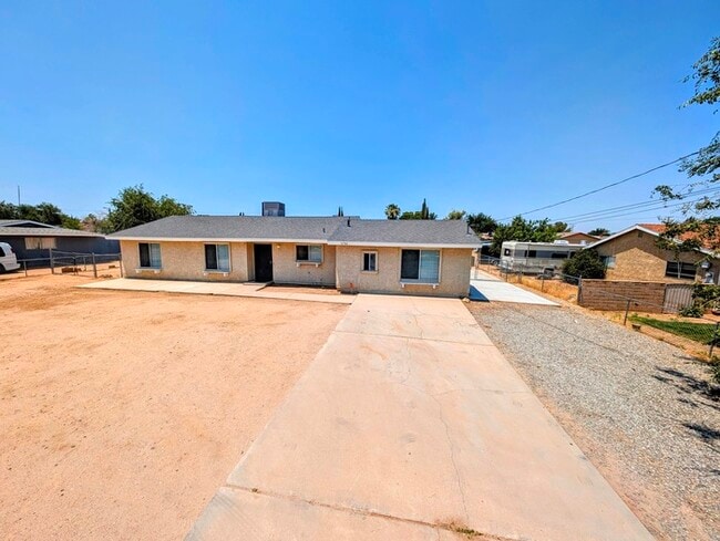 10784 Lincoln Ave in Hesperia, CA - Building Photo - Building Photo