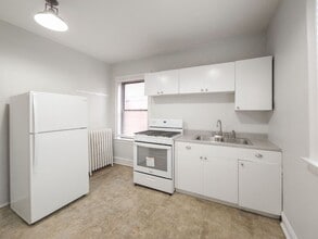 2342 W School St, Unit 1F in Chicago, IL - Building Photo - Building Photo