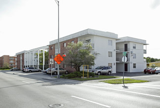 6270 W Flagler St in Miami, FL - Building Photo - Building Photo