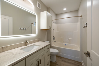 Cambridge Villas in Omaha, NE - Building Photo - Interior Photo