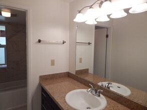 2324 103rd Ave NE in Bellevue, WA - Building Photo - Building Photo
