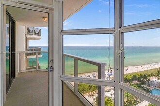 6423 Collins Ave in Miami, FL - Building Photo - Building Photo